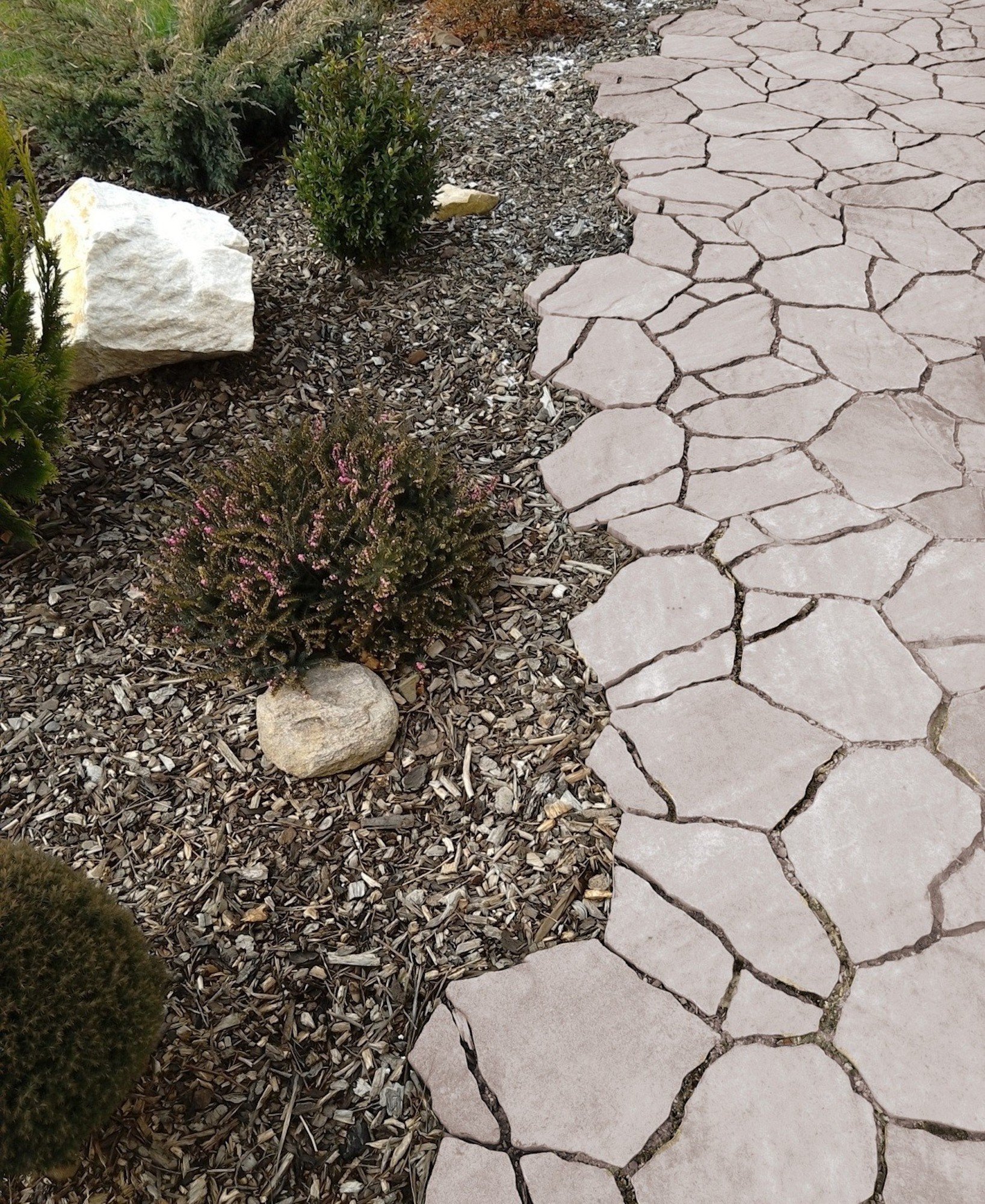 Cesty a chodníčky jako okrasný i funkční prvek zahrady