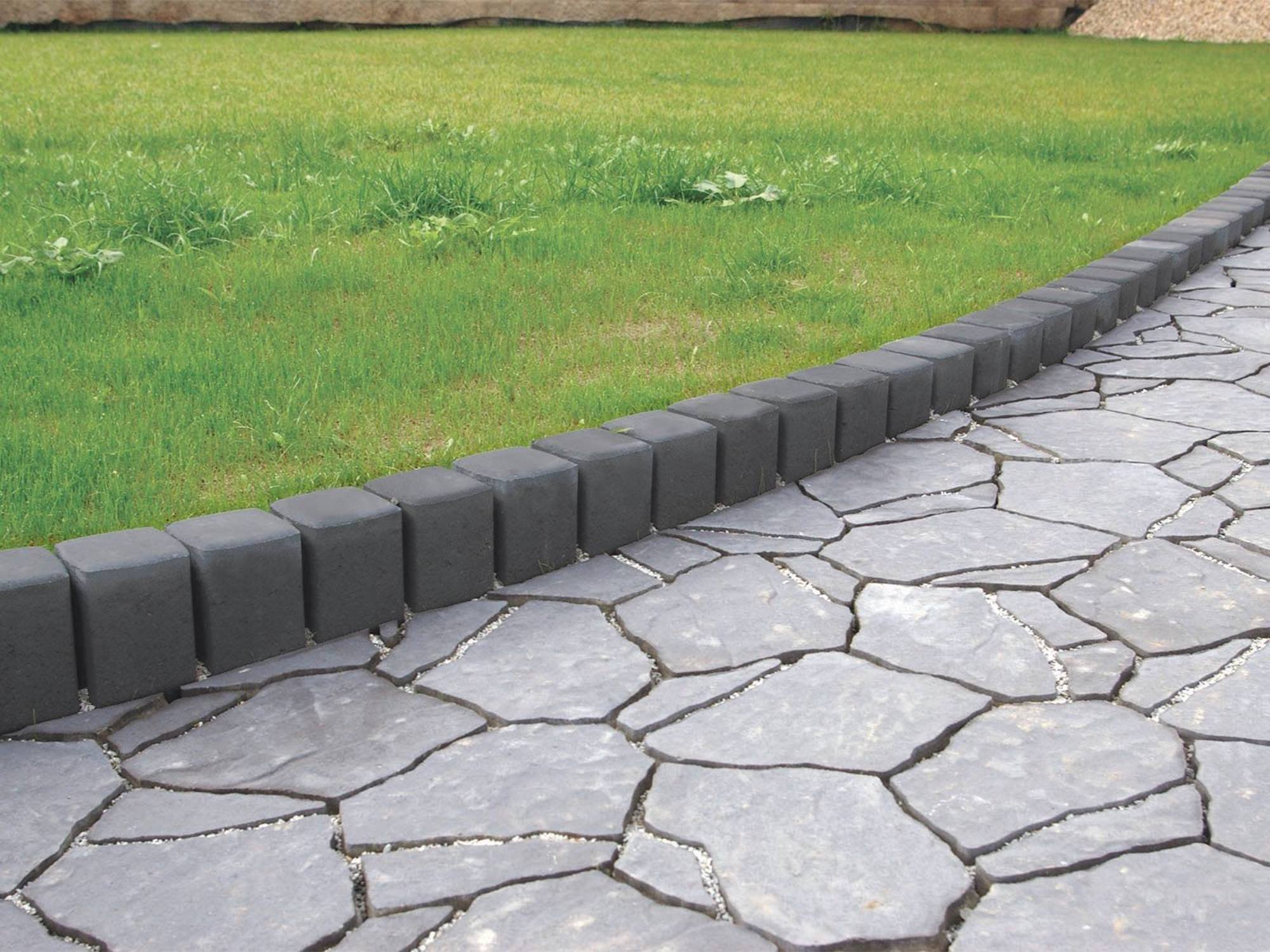 Cesty a chodníčky jako okrasný i funkční prvek zahrady