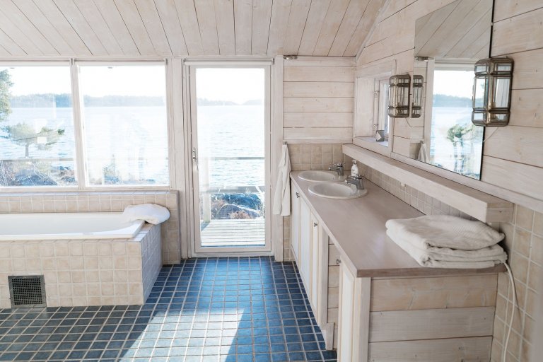 Dřevostavba u jezera