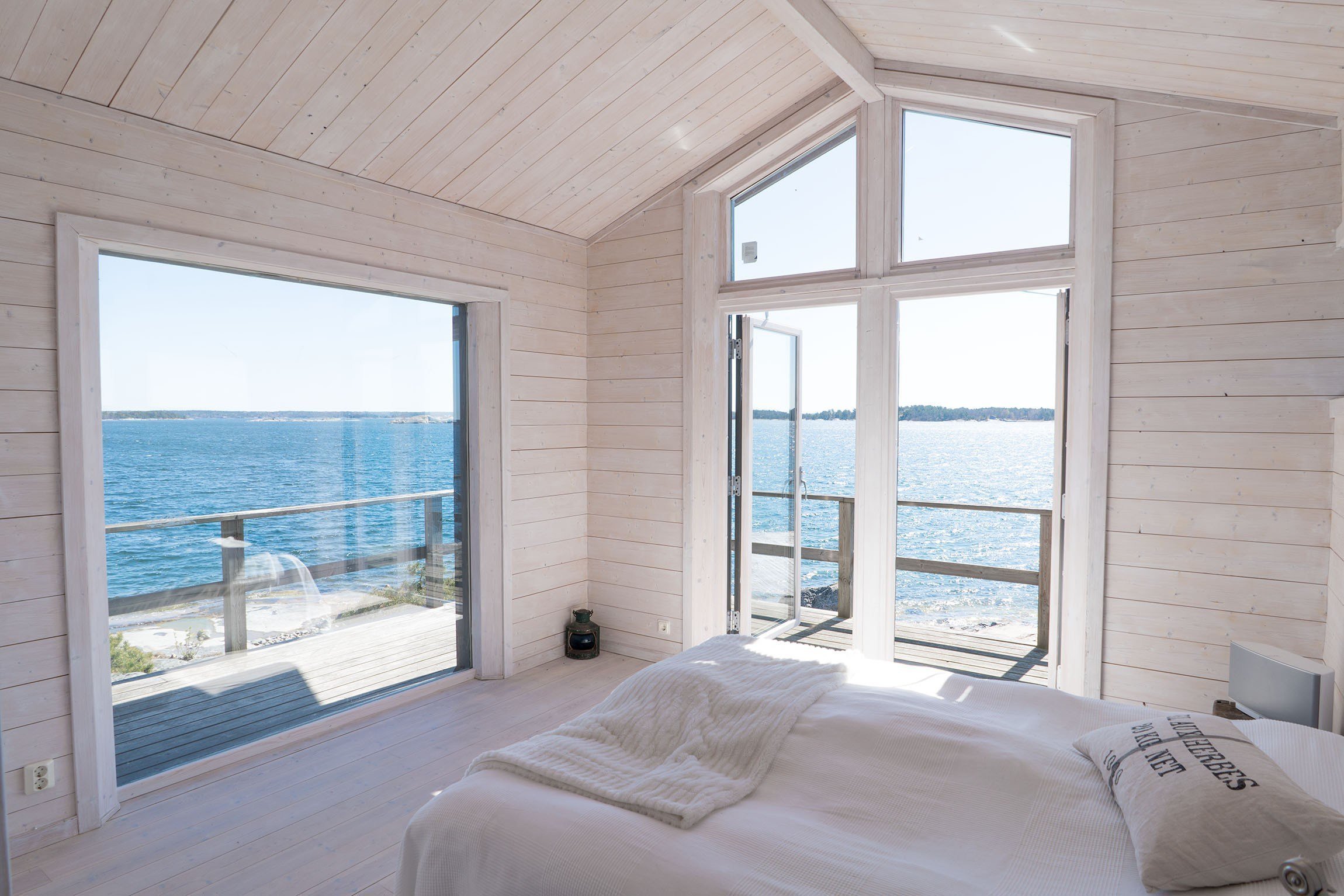 Dřevostavba u jezera