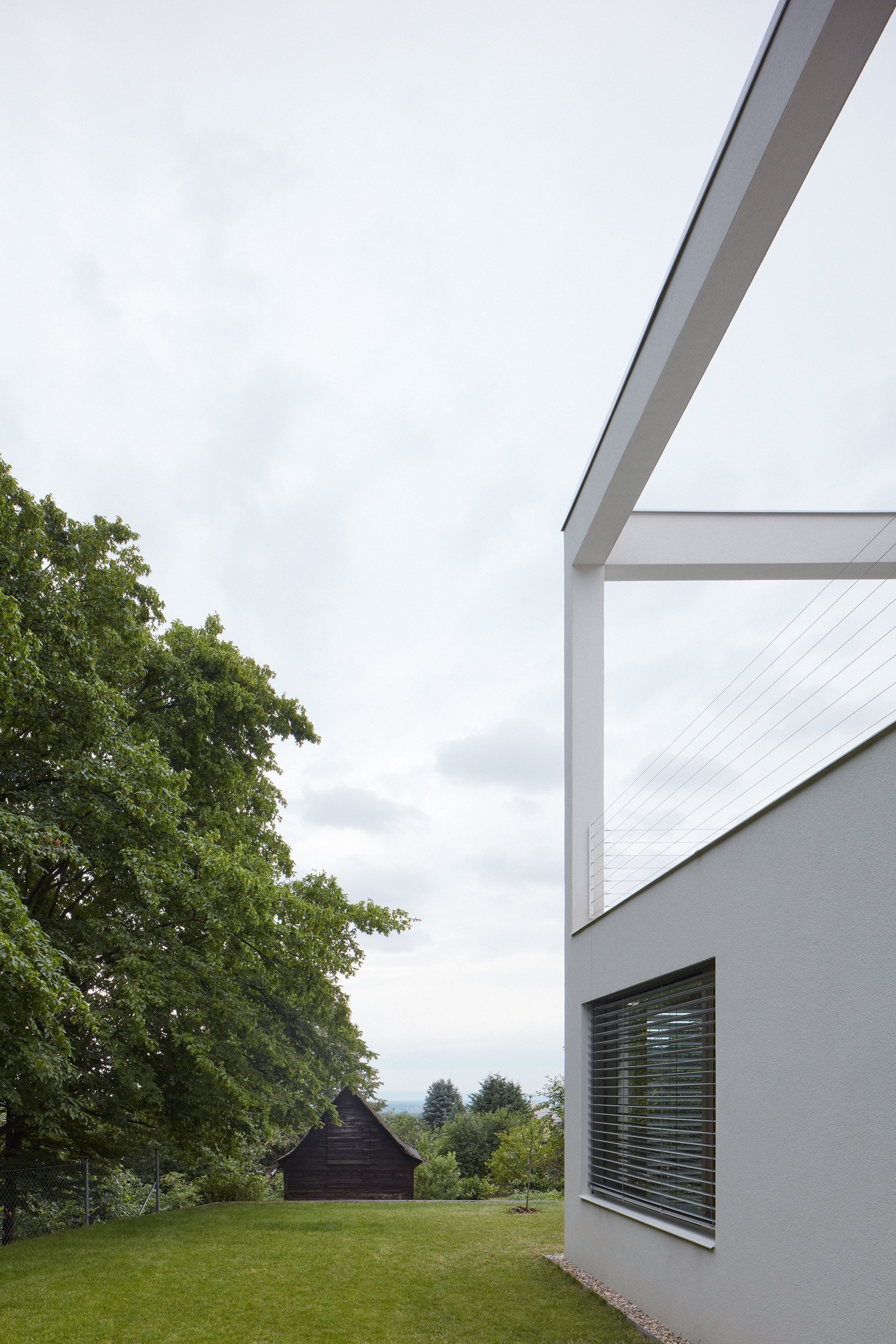 Dům ve svahu pro tři generace