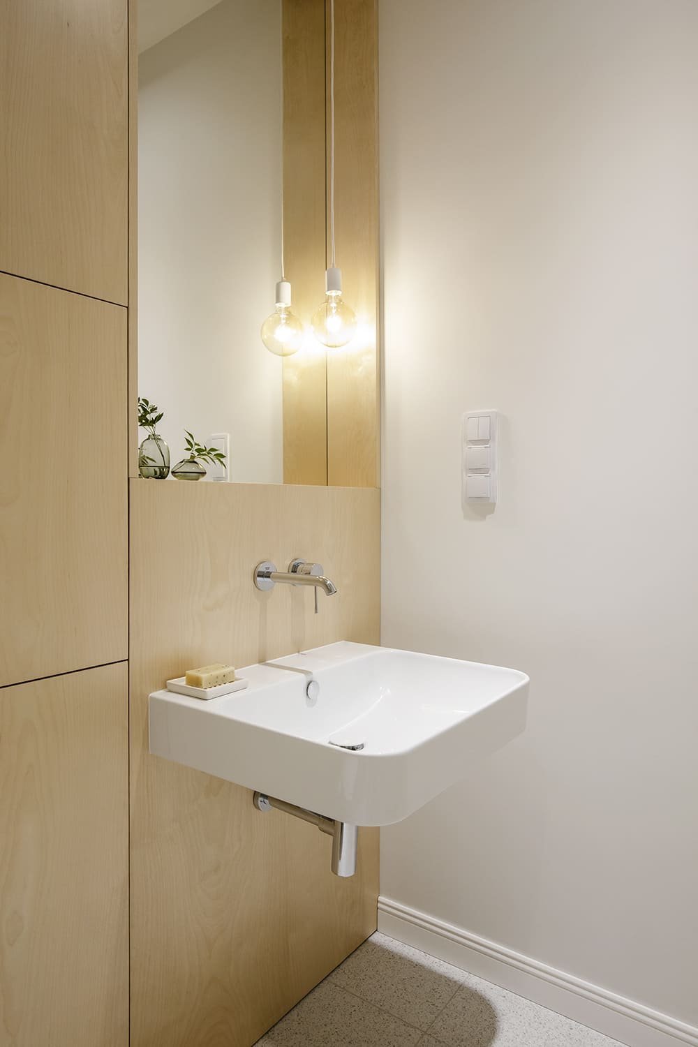 Interiér v minimalistickém duchu s retro prvky