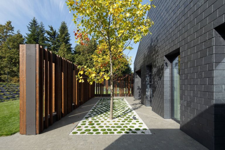 Jednoduchý dům s bazénem v Beskydech