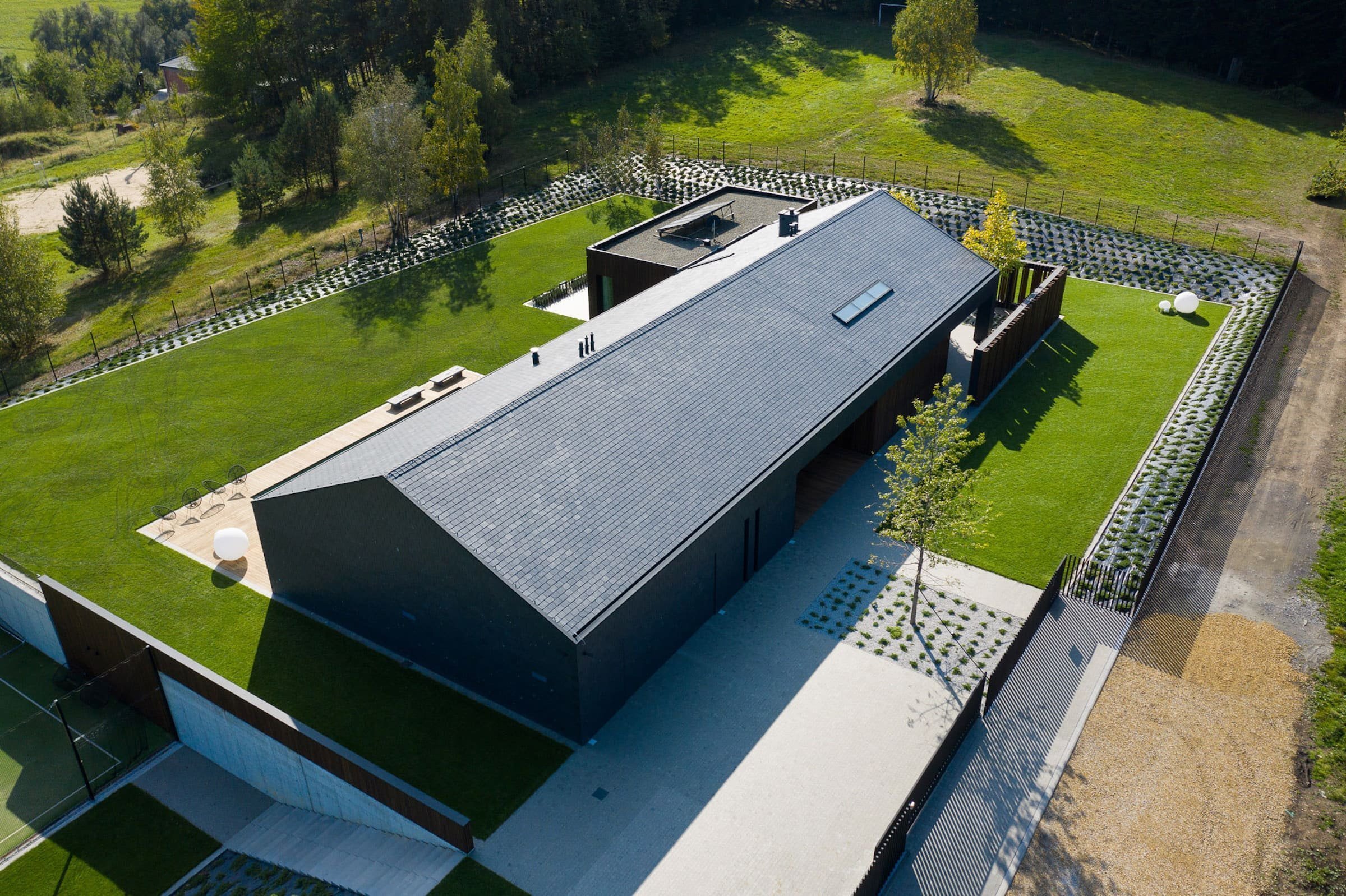 Jednoduchý dům s bazénem v Beskydech