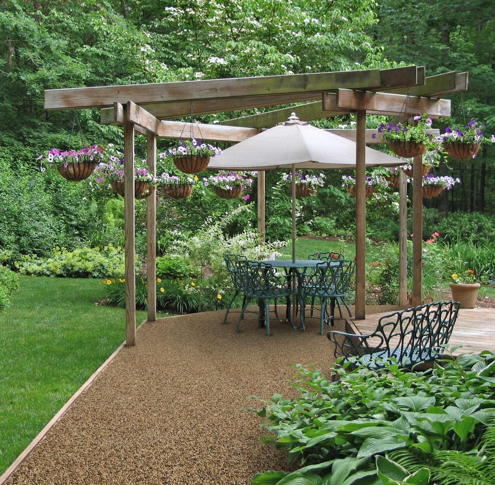 Kamenný koberec při renovaci starých ploch a kolem bazénu