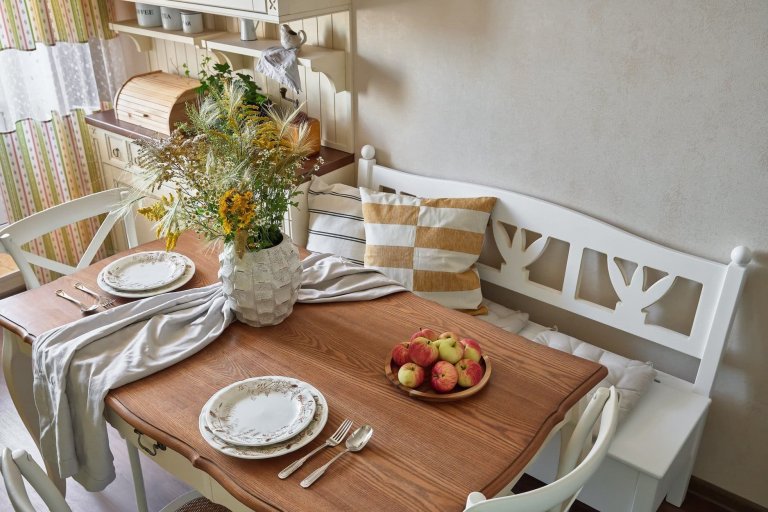 Kouzelný byt se světle zelenou kuchyní