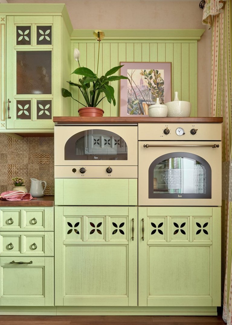 Kouzelný byt se světle zelenou kuchyní