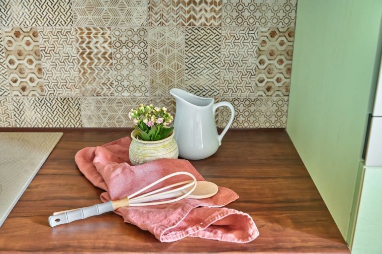 Kouzelný byt se světle zelenou kuchyní