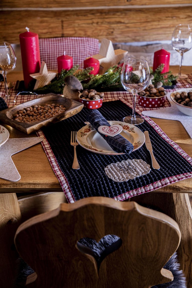 Kouzelný srub na samotě o vánočním čase