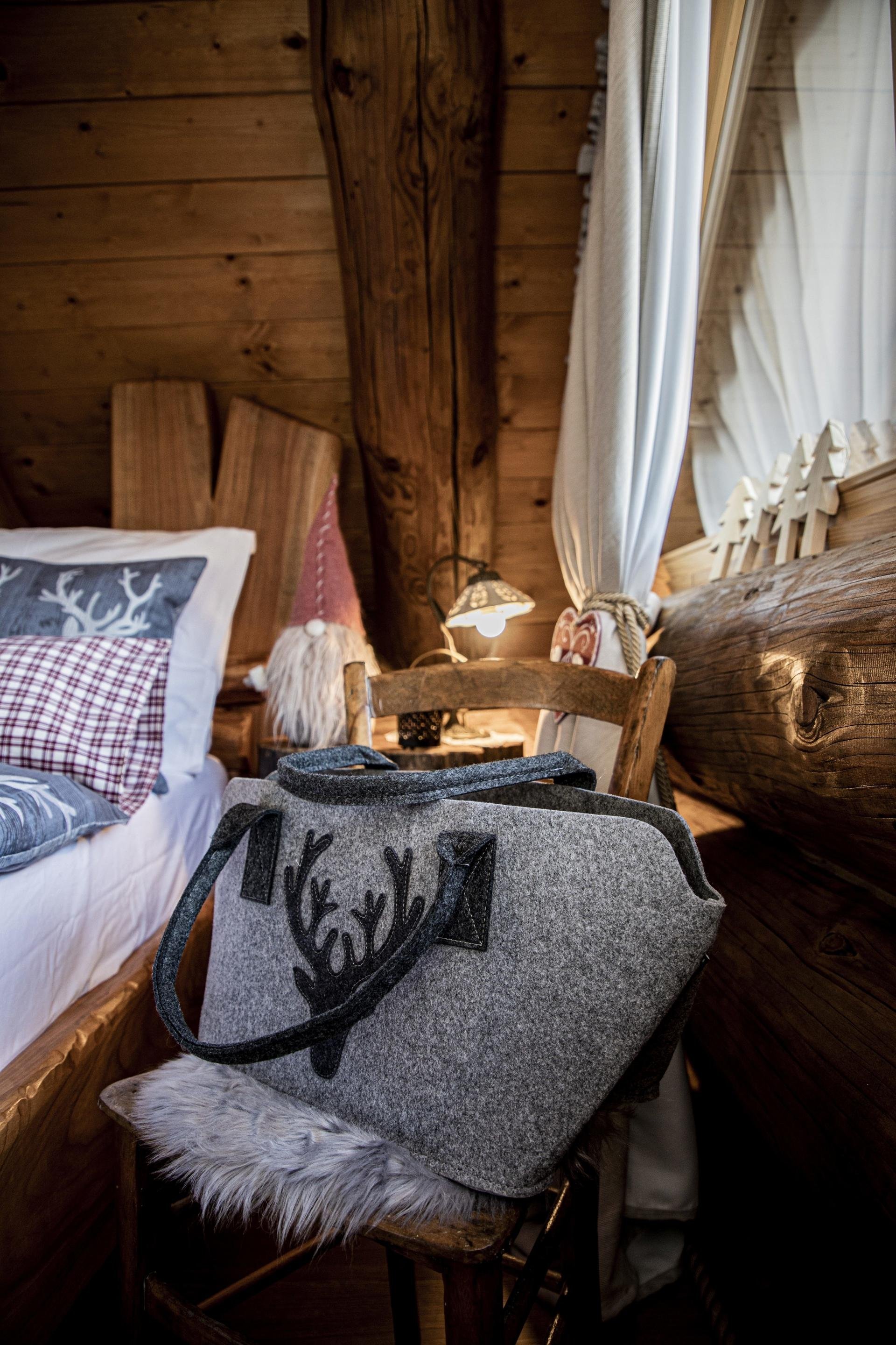 Kouzelný srub na samotě o vánočním čase