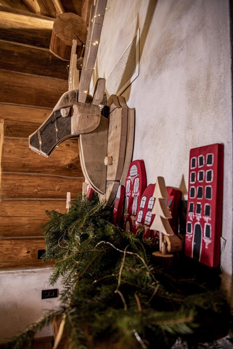 Kouzelný srub na samotě o vánočním čase