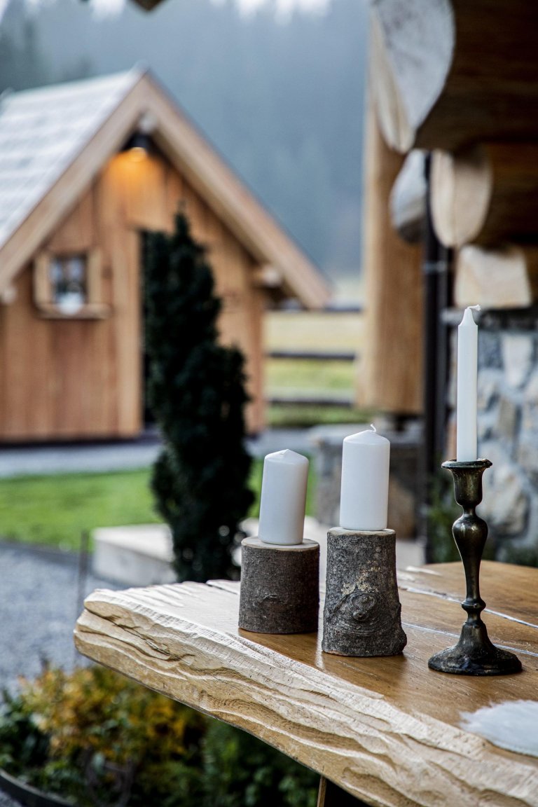 Kouzelný srub na samotě o vánočním čase