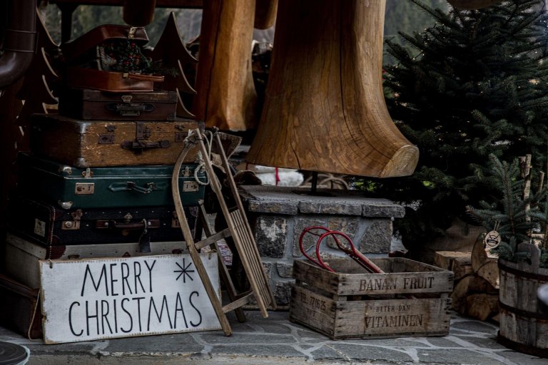 Kouzelný srub na samotě o vánočním čase