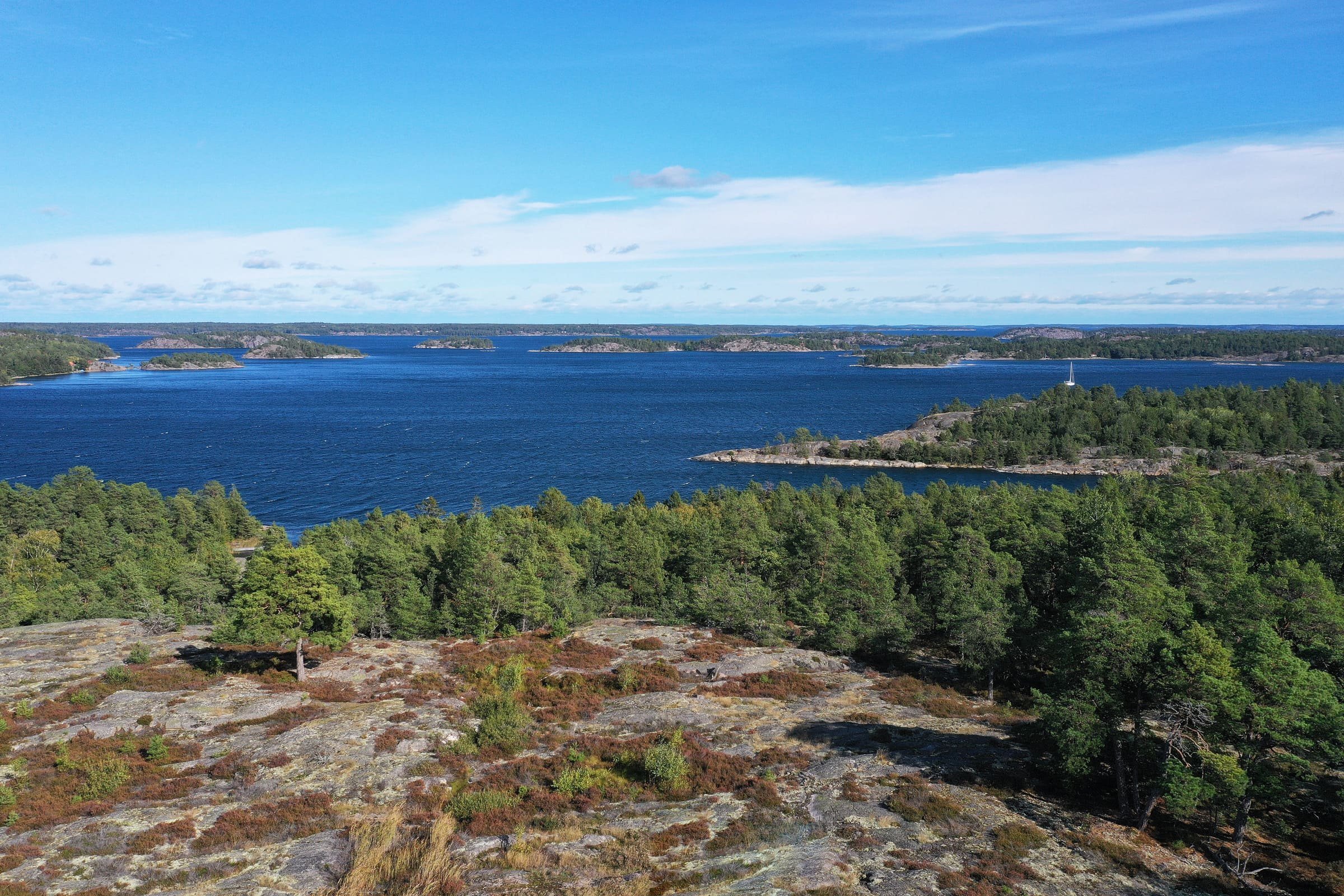 Luxusní dům s bazénem ve skále
