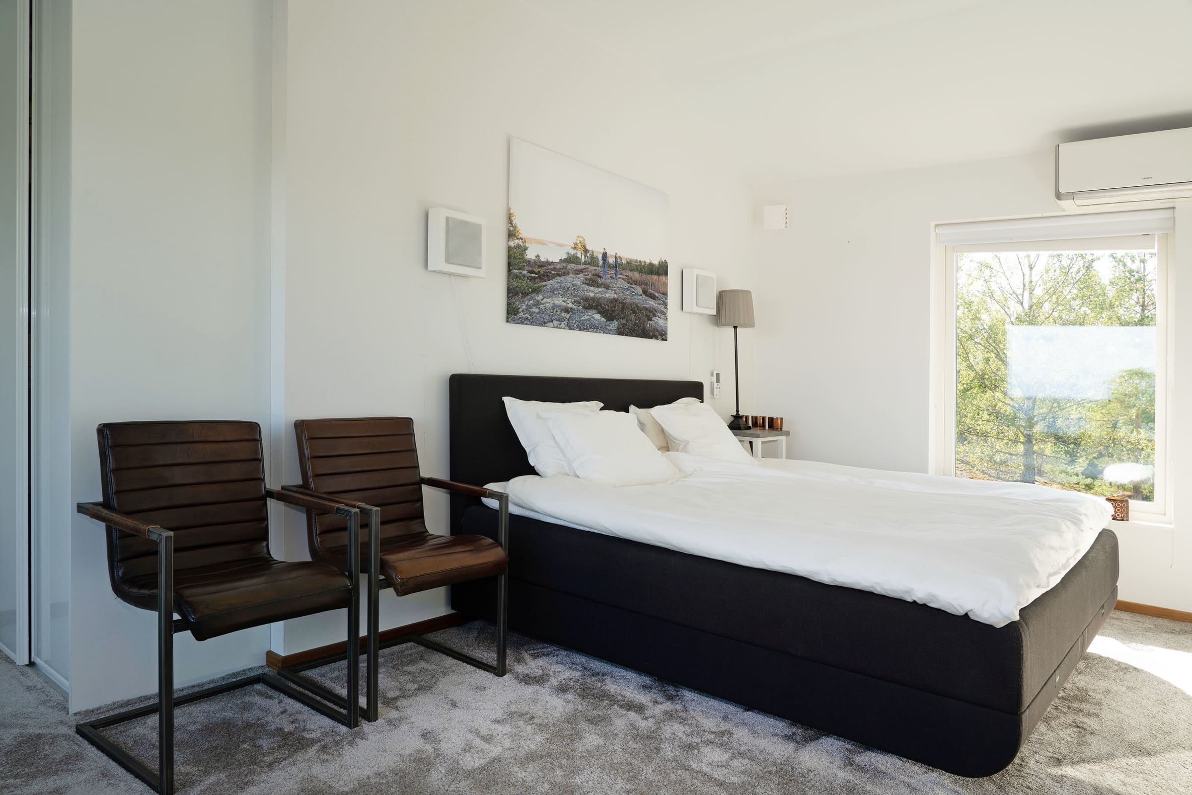 Luxusní dům s bazénem ve skále