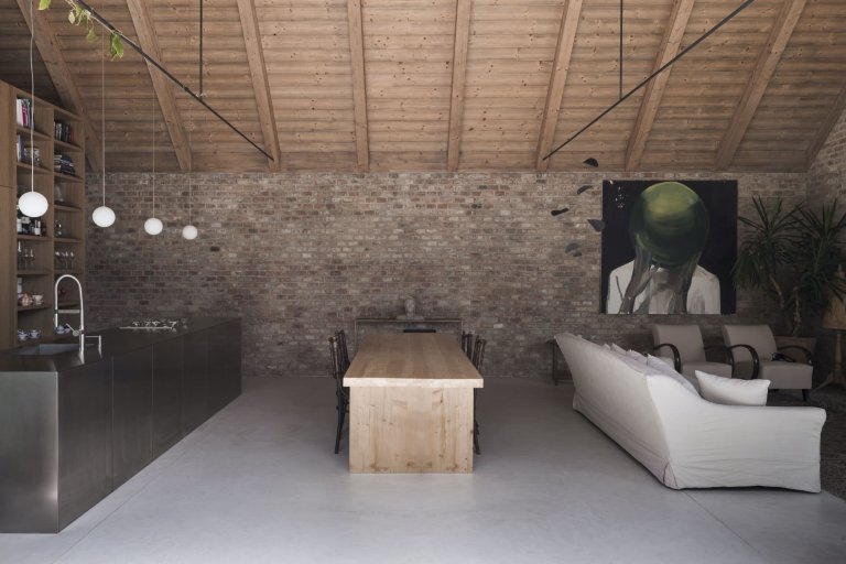 Moderní dům ze zrecyklovaného zdiva