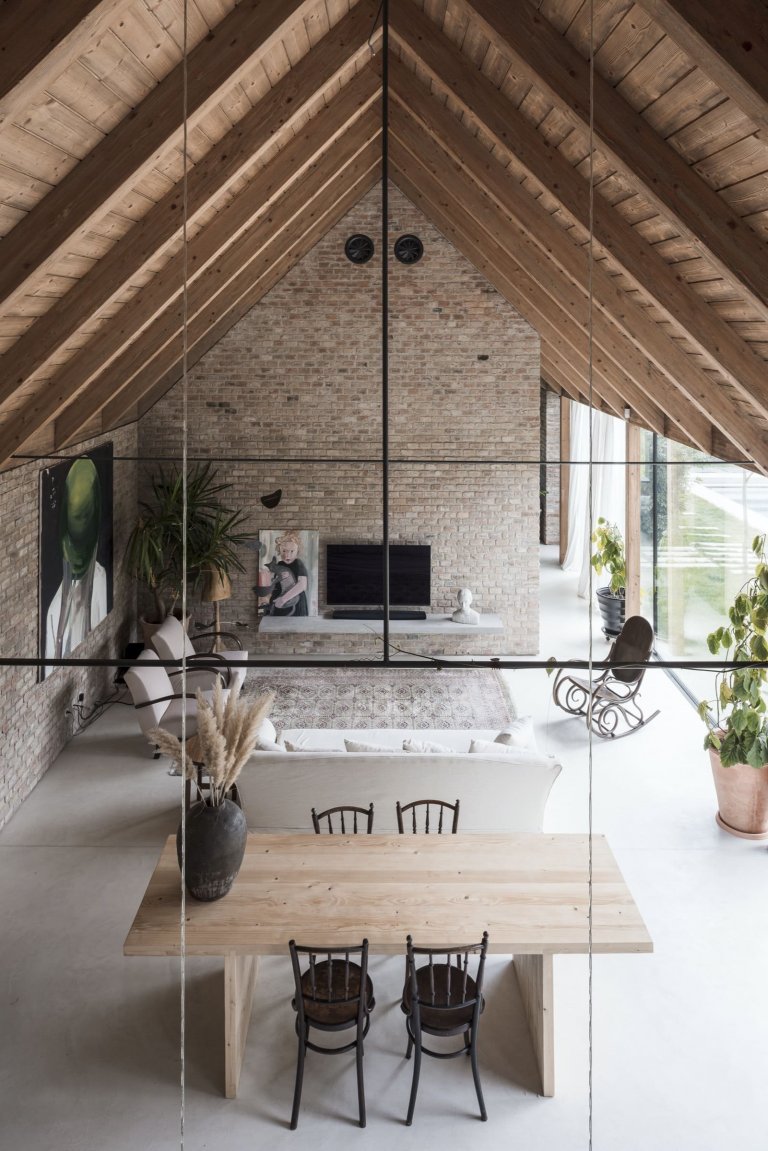 Moderní dům ze zrecyklovaného zdiva