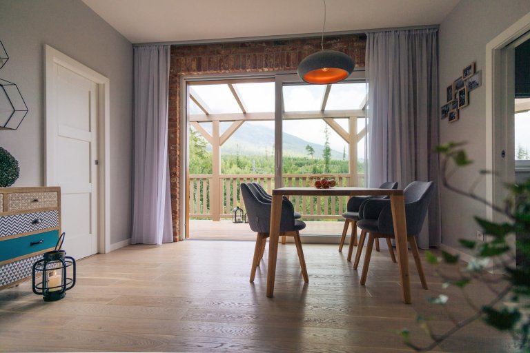 Moderní interiér s výhledem na Tatry