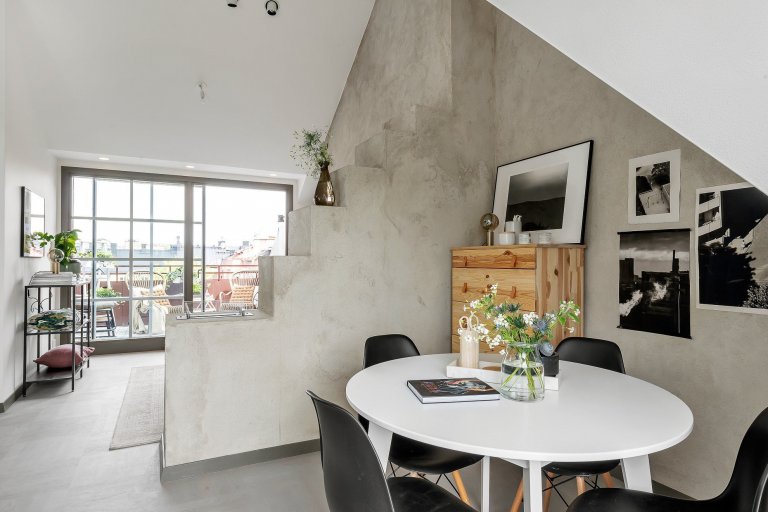 Moderní podkrovní byt ve Stockholmu