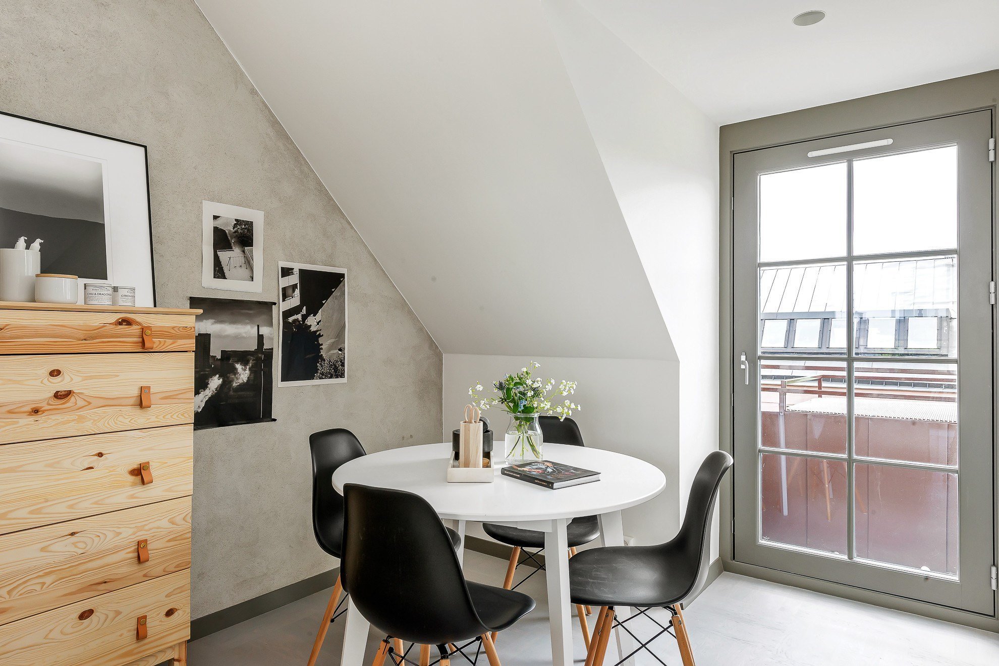 Moderní podkrovní byt ve Stockholmu