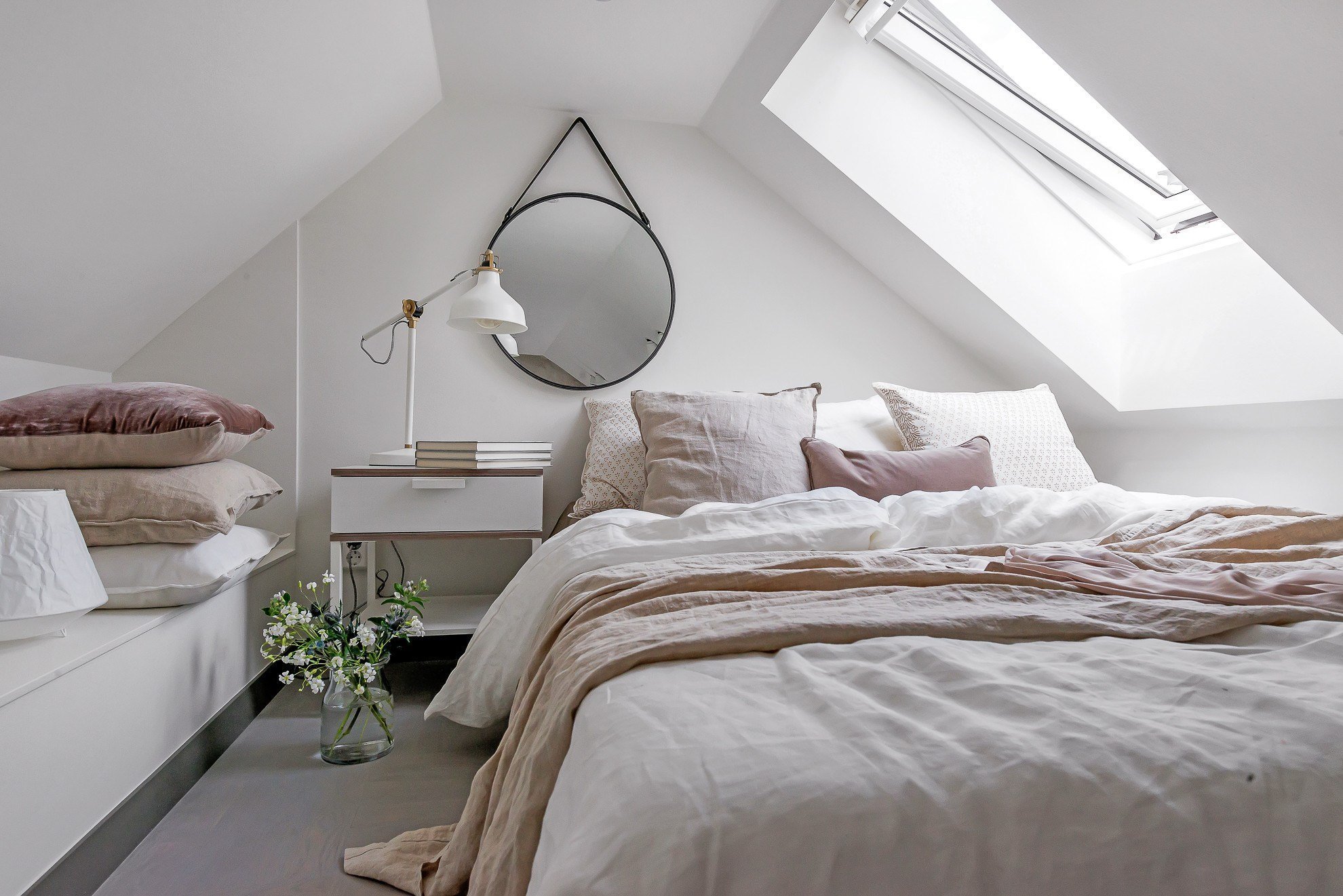 Moderní podkrovní byt ve Stockholmu