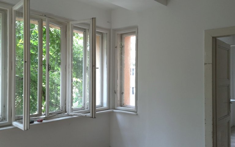 Náročná rekonstrukce poválečného bytu s vysokými stropy