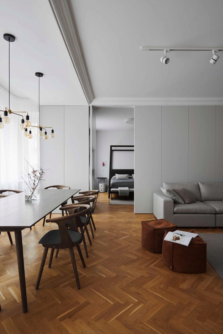 Náročná rekonstrukce poválečného bytu s vysokými stropy