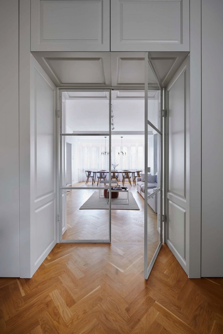 Náročná rekonstrukce poválečného bytu s vysokými stropy