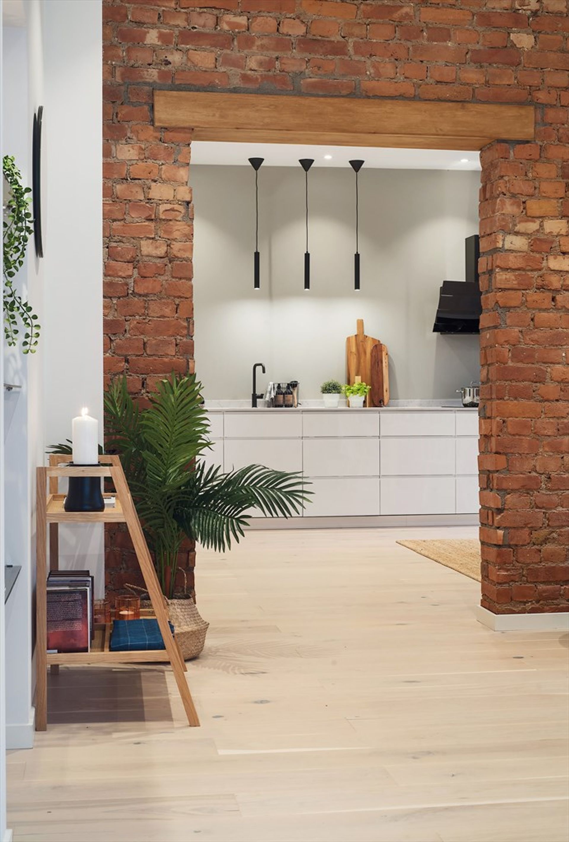 Norský interiér s cihlovou zdí