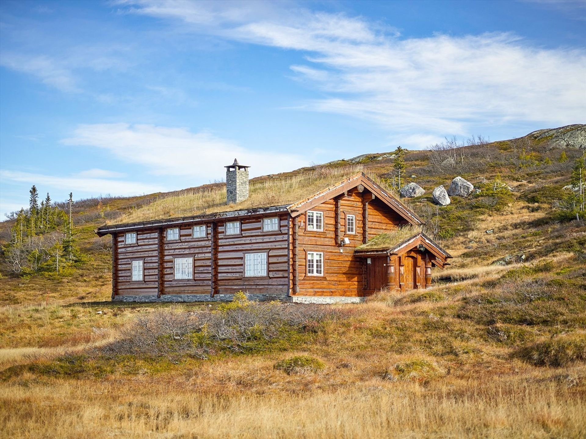 Norský srub s důrazem na řezbářskou práci