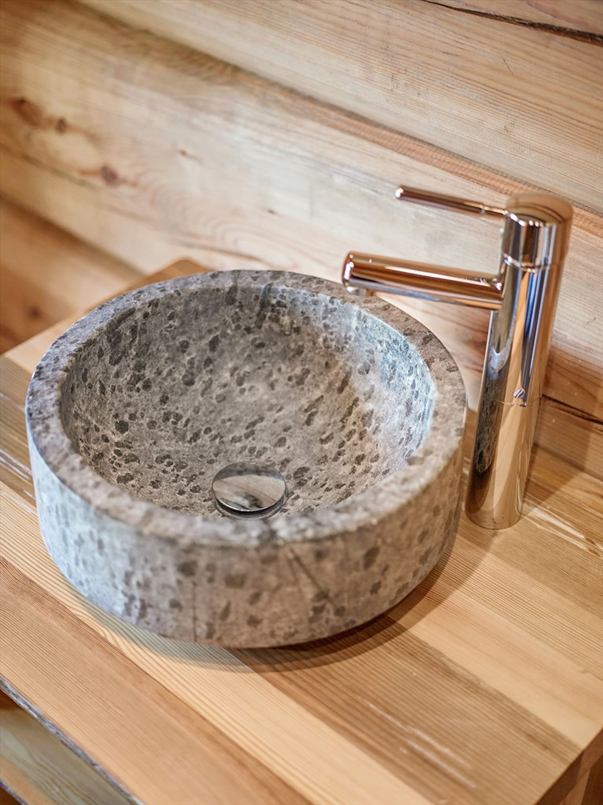 Norský srub s důrazem na řezbářskou práci