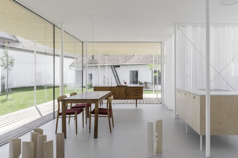 Obytný pavilon s ateliérem