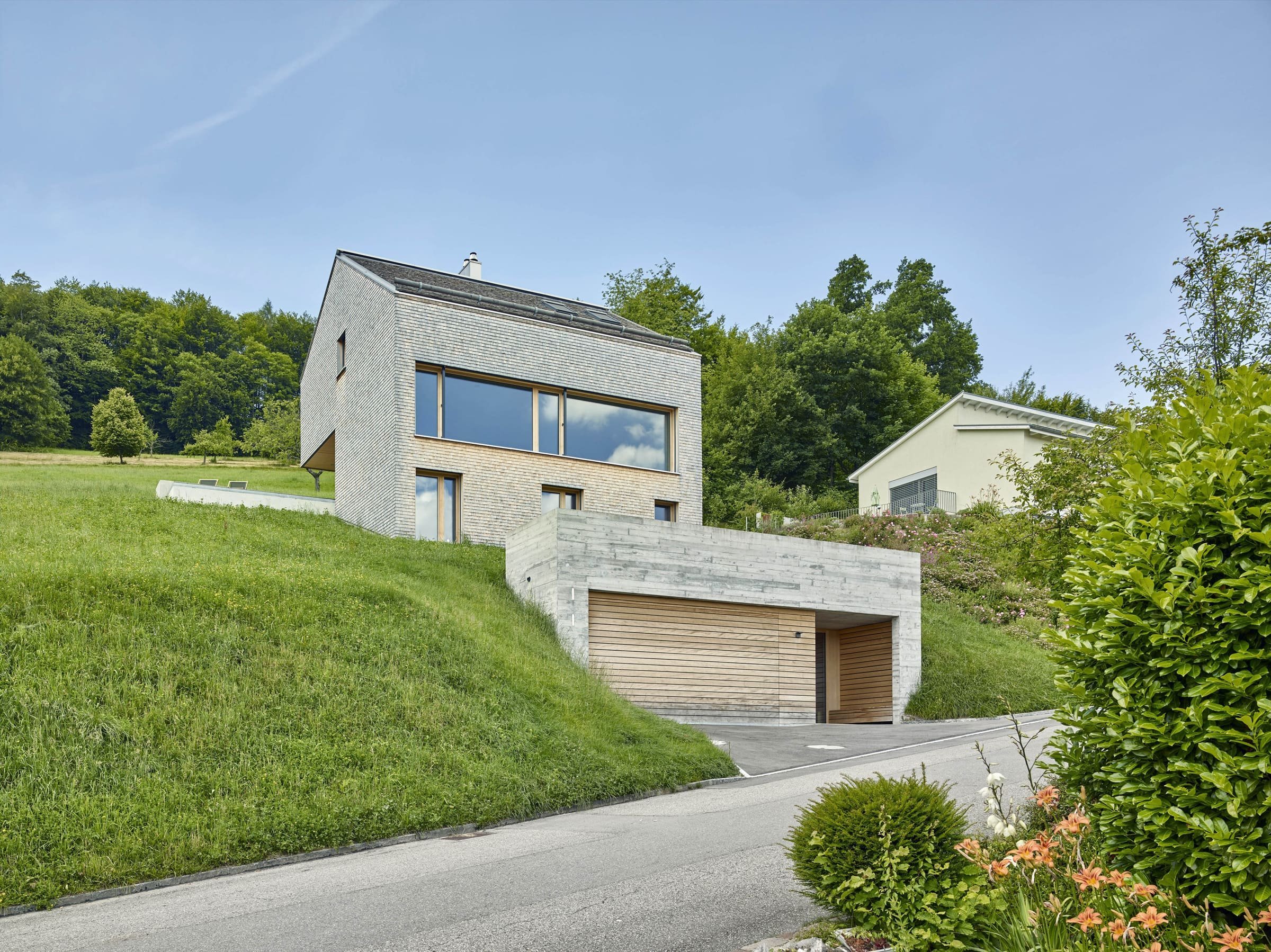 Pasivní rodinný dům ve strmém svahu