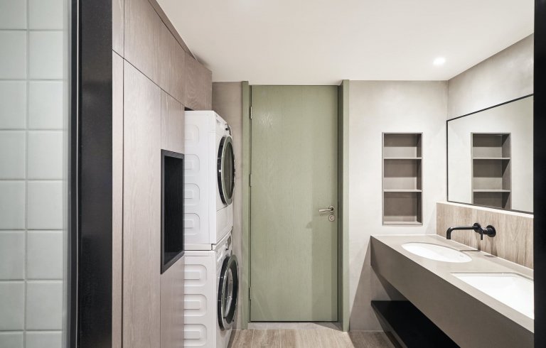 Podkrovní bydlení s galerií v pastelových barvách