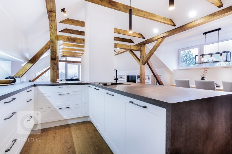 Podkrovní byt cestovatelů (mladé rodiny) v podhůří Beskyd