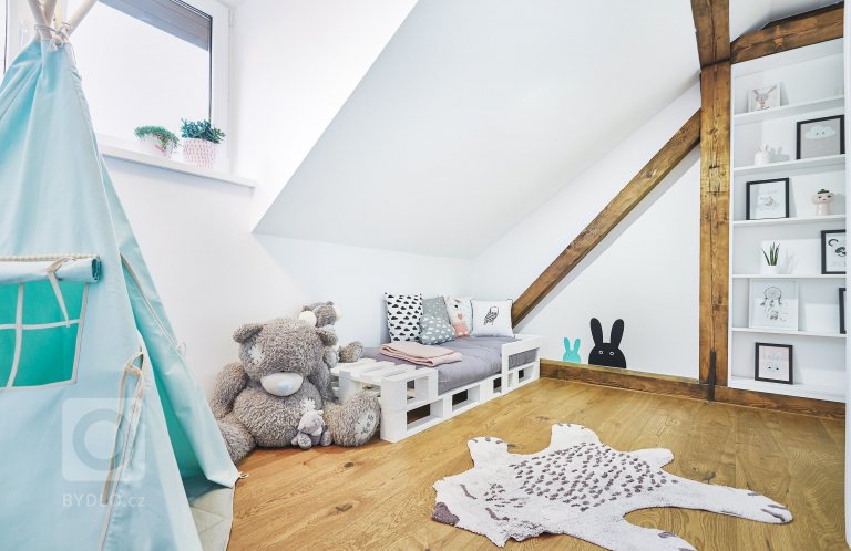 Podkrovní byt cestovatelů (mladé rodiny) v podhůří Beskyd