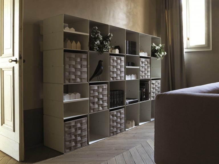 Police na knihy jako výstřelek designérů