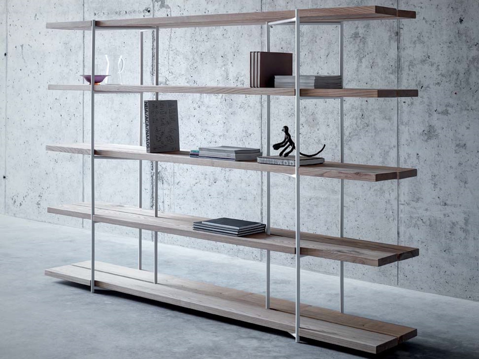 Police na knihy jako výstřelek designérů