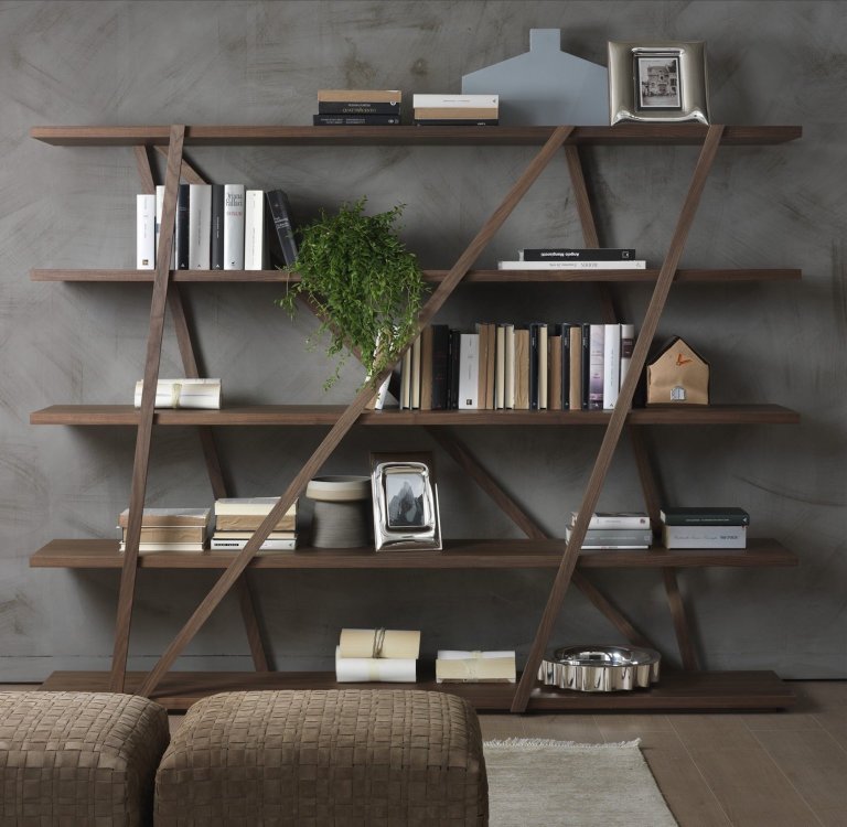 Police na knihy jako výstřelek designérů