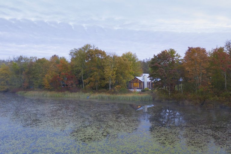 Prefabrikovaný prázdninový dům v Hudson Valley