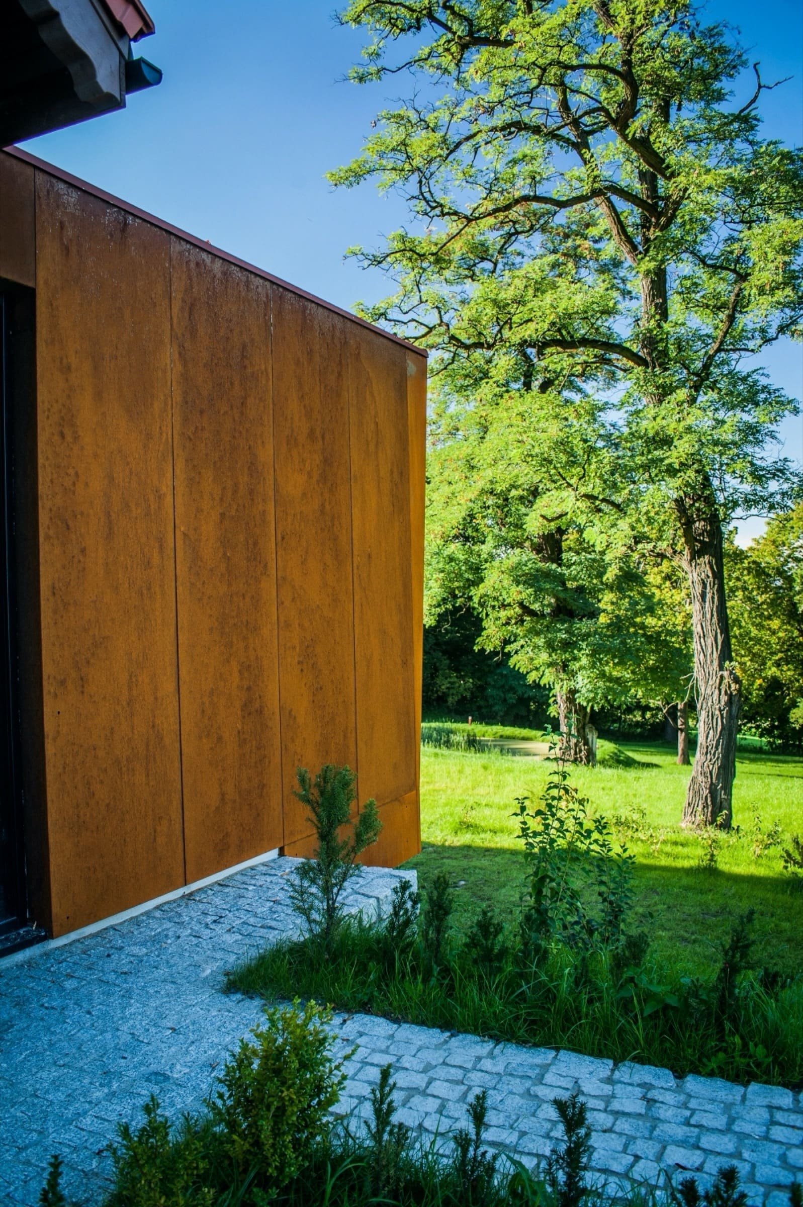 Proměna rozpadlé farmy na moderní bydlení