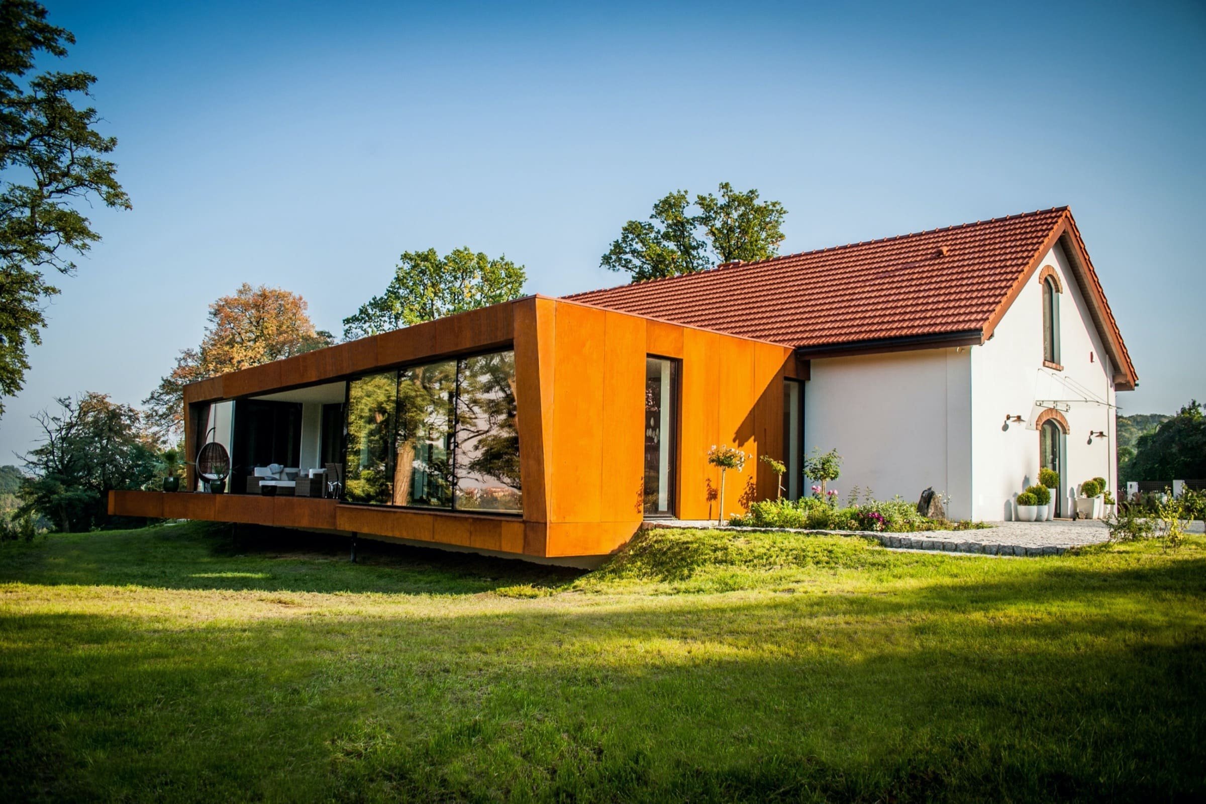 Proměna rozpadlé farmy na moderní bydlení