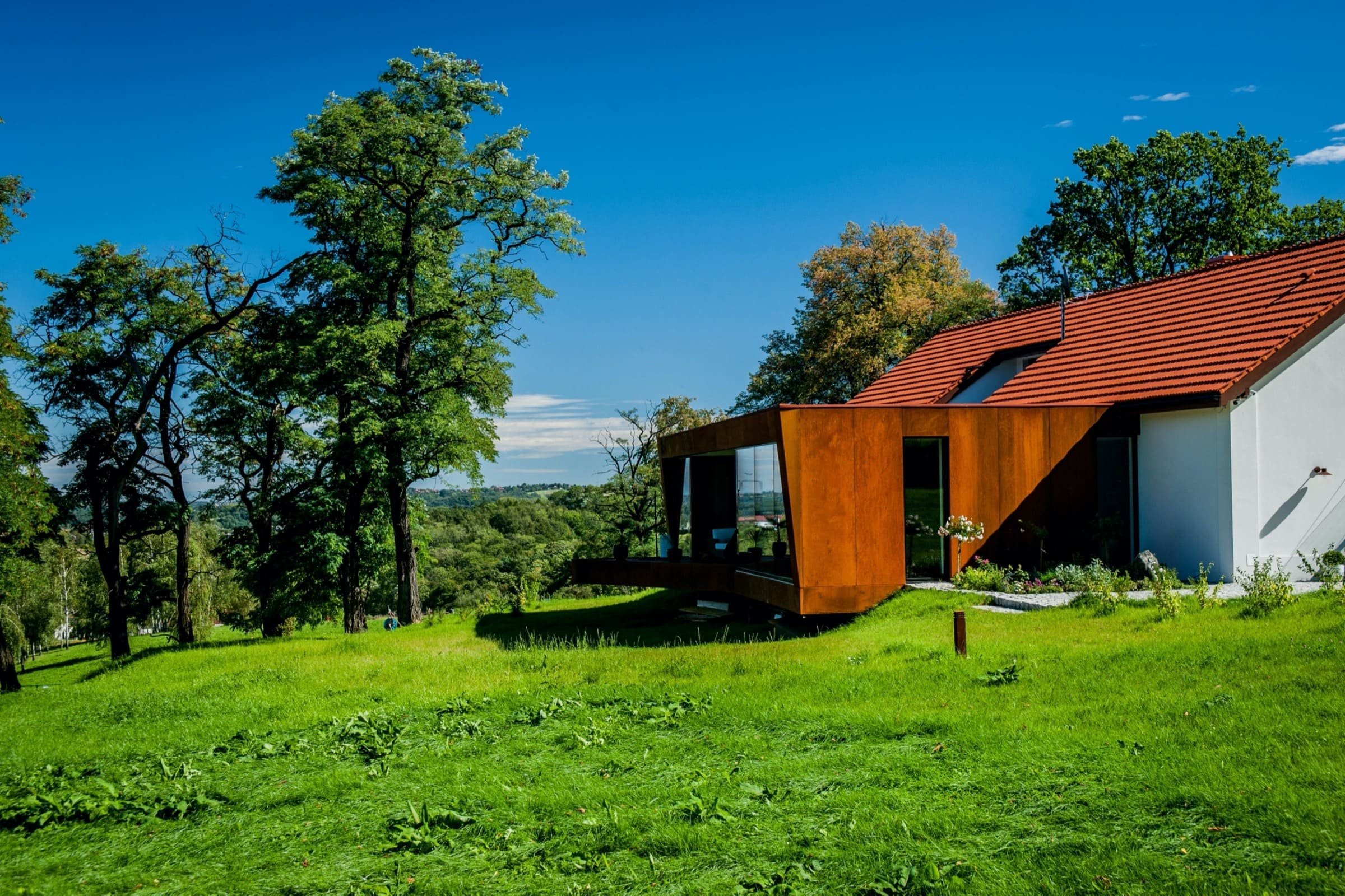 Proměna rozpadlé farmy na moderní bydlení