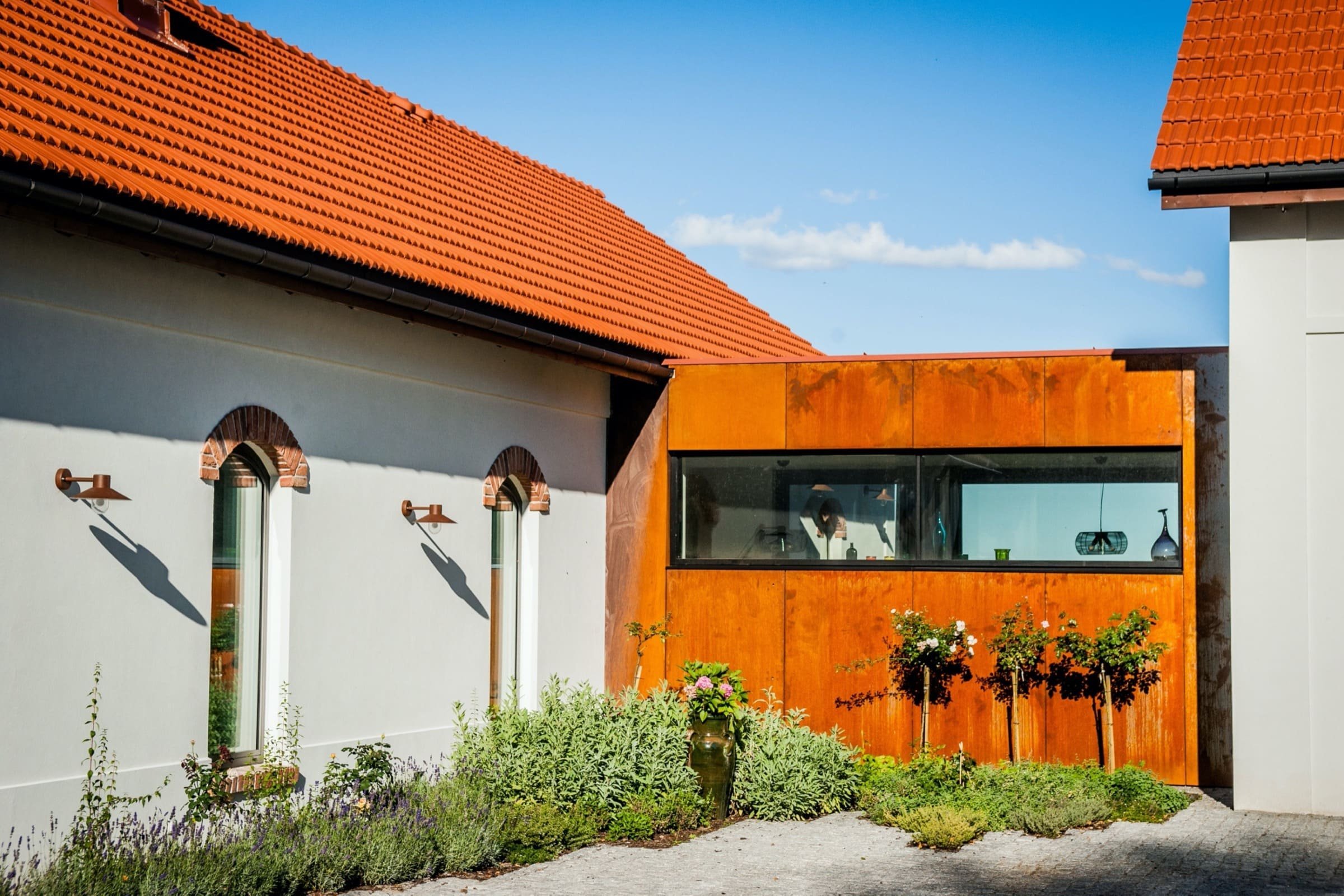 Proměna rozpadlé farmy na moderní bydlení