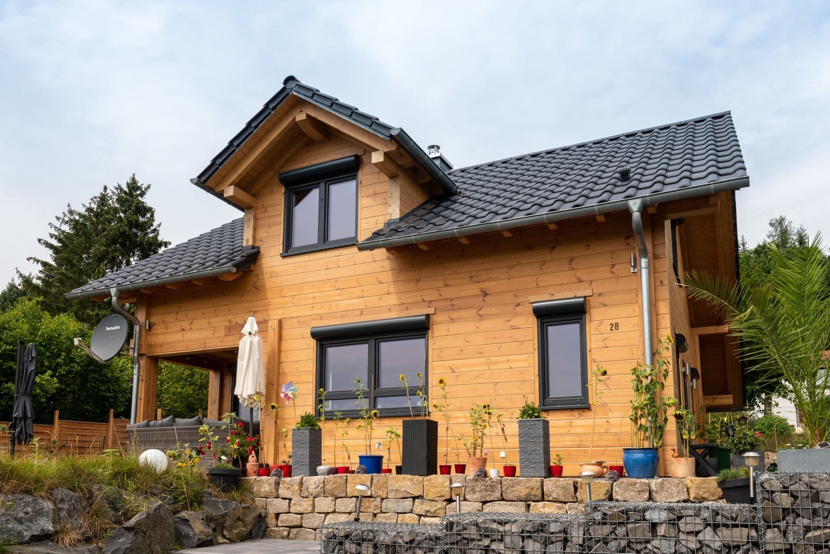 Půvabná dřevostavba u lesa