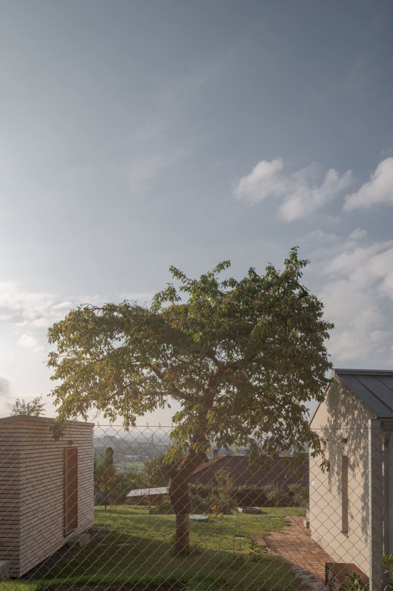 Rekreační domek vdechl zapomenuté zahradě nový život