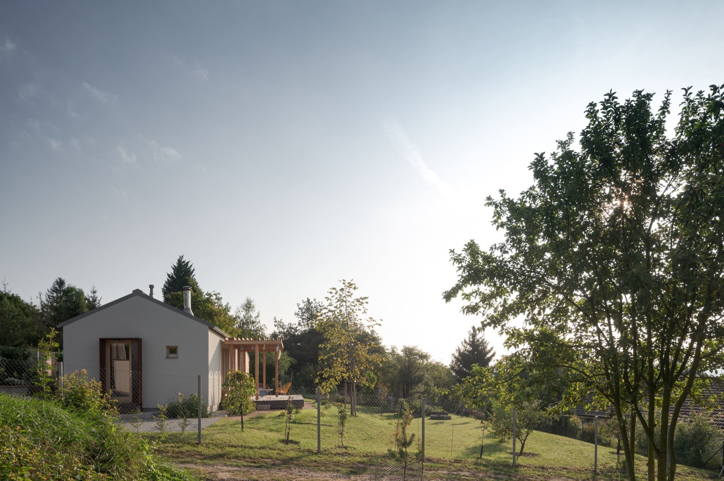 Rekreační domek byl navržen pro celoroční užívání