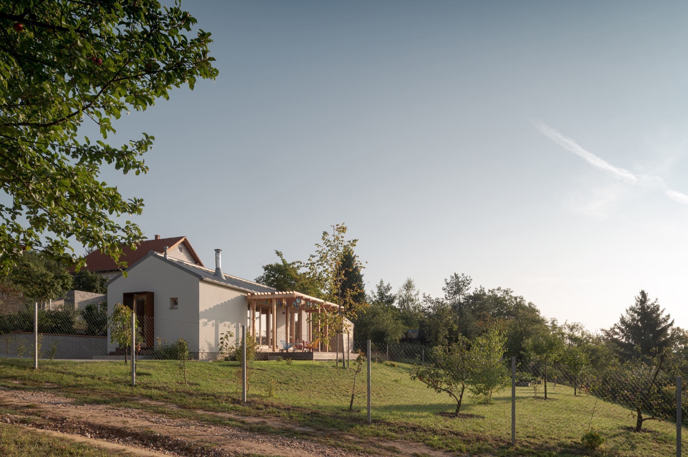 Rekreační domek vdechl zapomenuté zahradě nový život