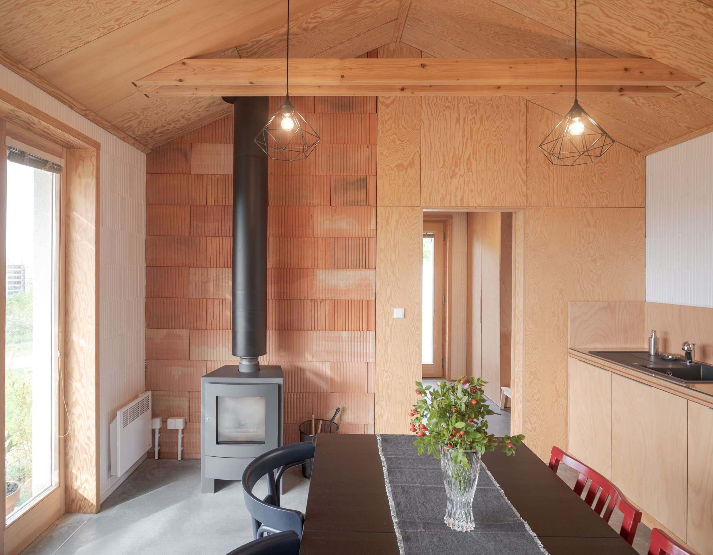 Rekreační domek vdechl zapomenuté zahradě nový život