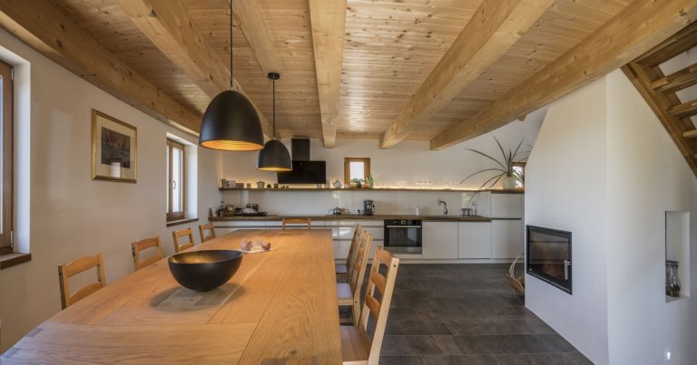 Rodinný dům uprostřed starodávných sklepů